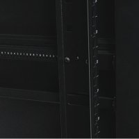 Armoire rack pour serveur de profondeur standard SmartRack 42U avec portes et panneaux latéraux Armoire rack pour serveur de profondeur standard SmartRack 42U avec portes et panneaux latéraux
