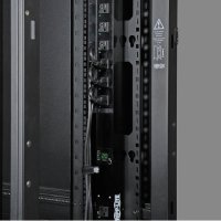 Armoire rack pour serveur de profondeur standard SmartRack 42U avec portes et panneaux latéraux Armoire rack pour serveur de profondeur standard SmartRack 42U avec portes et panneaux latéraux