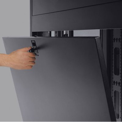 Armoire rack pour serveur de profondeur standard SmartRack 42U avec portes et panneaux latéraux Armoire rack pour serveur de profondeur standard SmartRack 42U avec portes et panneaux latéraux