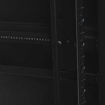 Armoire rack profonde et large SmartRack 48U avec portes et panneaux latéraux Armoire rack profonde et large SmartRack 48U avec portes et panneaux latéraux