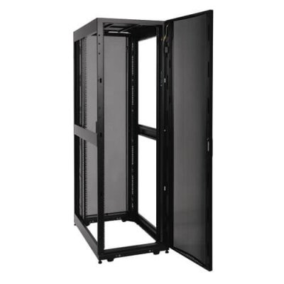 Armoire rack profonde et large SmartRack 48U avec portes et panneaux latéraux Armoire rack profonde et large SmartRack 48U avec portes et panneaux latéraux